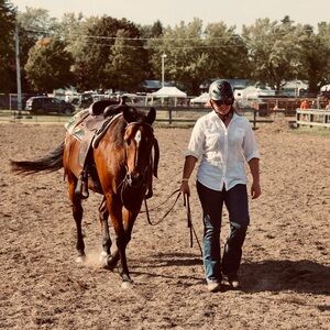 Meet your Posher, Leslie